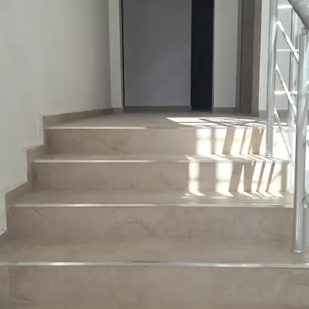 отличен двустаен 公寓