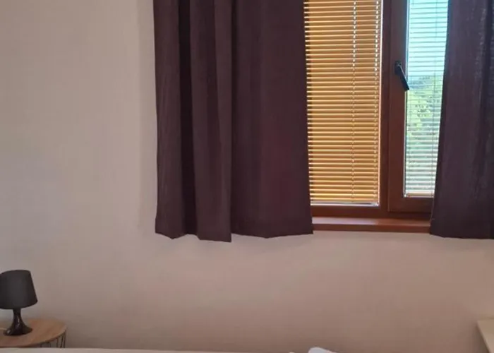 отличен двустаен *